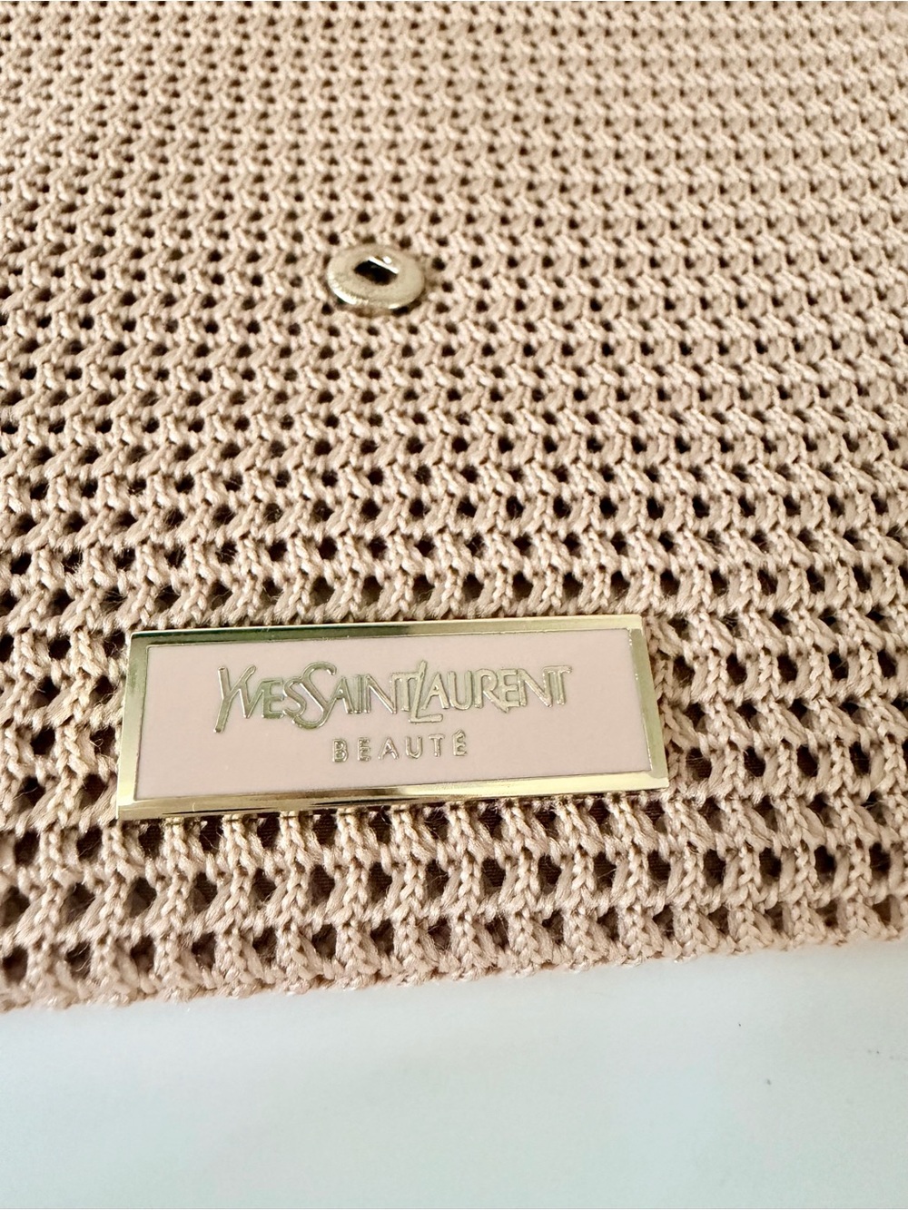 Yves Saint Laurent Beauté YSL Clutch in Woven Beige Raffia - Picture 3 of 6